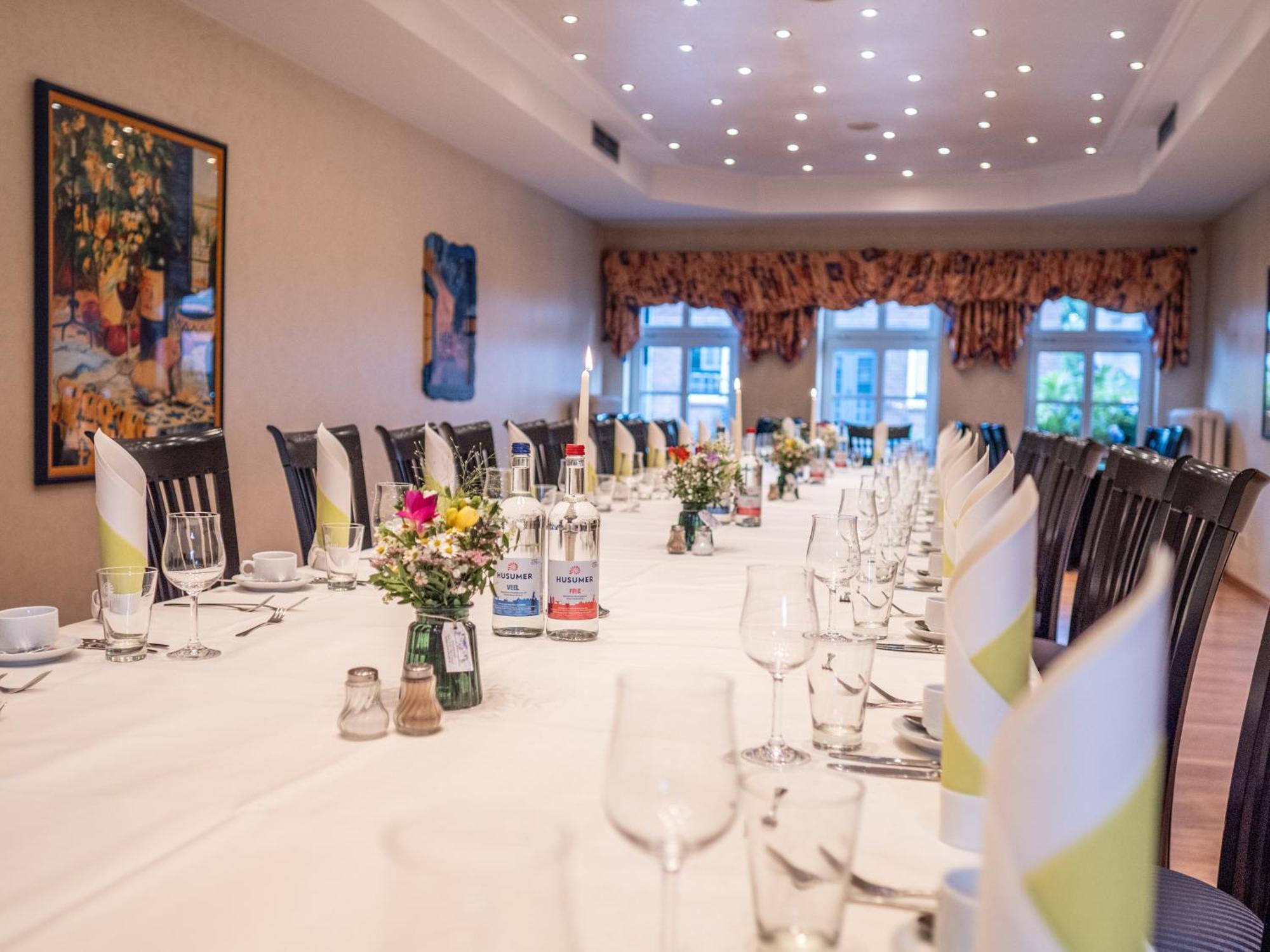 Hotel Osterkrug Husum  Luaran gambar